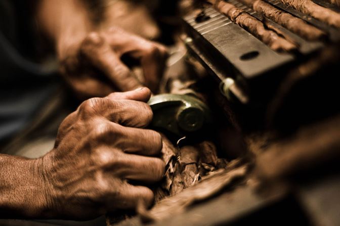 How to Control Humidity in a Cigar shop